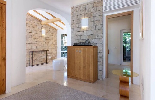 San Pantaleo Apartment | Apartment 'Casa Il Gelsomino San Pantaleo' with Shared Pool, Wi-Fi and Air Conditioning