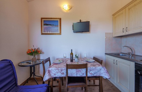 Aglientu Apartment | Apartment 'Casa Lentischio Piscina Evista Mare' with Sea View, Shared Pool and Wi-Fi