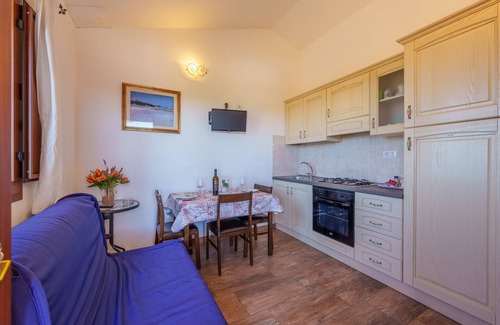 Aglientu Apartment | Apartment 'Casa Lentischio Piscina Evista Mare' with Sea View, Shared Pool and Wi-Fi