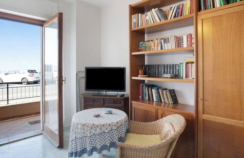 Ospedaletti Apartment | Apartment "Casa Orizzonte" with Sea View, Private Terrace & Air Conditioning