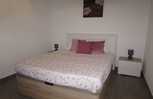 Monchique Apartment | Apartment 'Casa Rosa 41' with Private Terrace and Wi-Fi