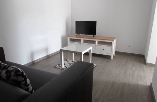 Monchique Apartment | Apartment 'Casa Rosa' with Private Terrace and Wi-Fi