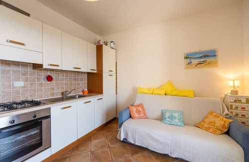 Murta Maria Apartment | Apartment 'Casa Vacanze Ananas' with Private Terrace, Private Garden and Air Conditioning