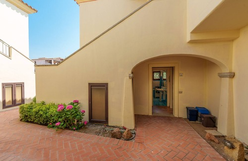 Murta Maria Apartment | Apartment 'Casa Vacanze Ananas' with Private Terrace, Private Garden and Air Conditioning