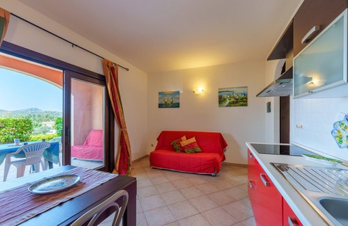 Murta Maria Apartment | Apartment 'Casa Vacanze Nespolo' with Shared Pool, Private Terrace and Air Conditioning