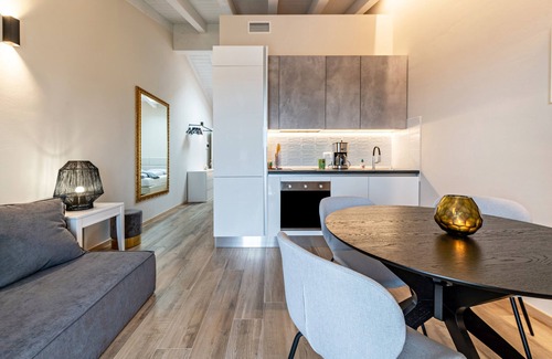 Cavaion Veronese Apartment | Apartment "Cavalino Boutique 2" with Lake View, Terrace & Wi-Fi