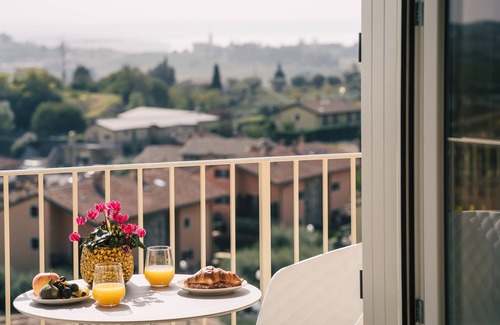 Cavaion Veronese Apartment | Apartment "Cavalino Boutique 2" with Lake View, Terrace & Wi-Fi