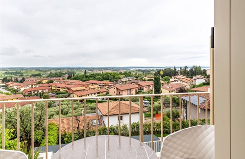 Cavaion Veronese Apartment | Apartment "Cavalino Boutique 2" with Lake View, Terrace & Wi-Fi