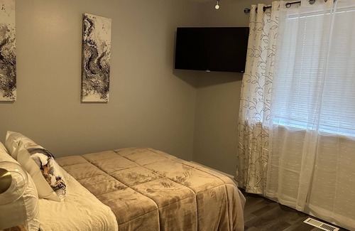 Overland Apartment | Apartment centrally located to highway, hospitals, and entertainment.