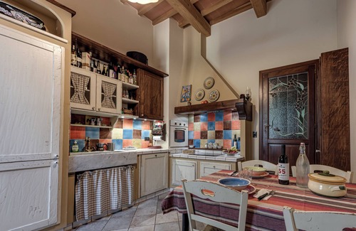 Capraia e Limite Apartment | Apartment 'Certopiano Loft' with Shared Pool, Shared Garden and Wi-Fi