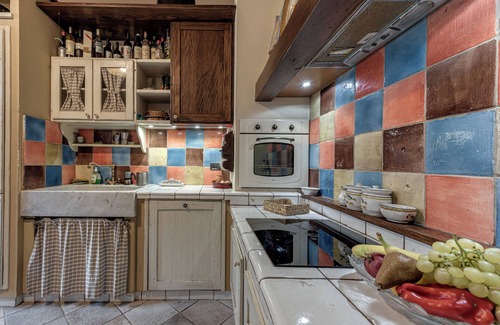 Capraia e Limite Apartment | Apartment 'Certopiano Loft' with Shared Pool, Shared Garden and Wi-Fi