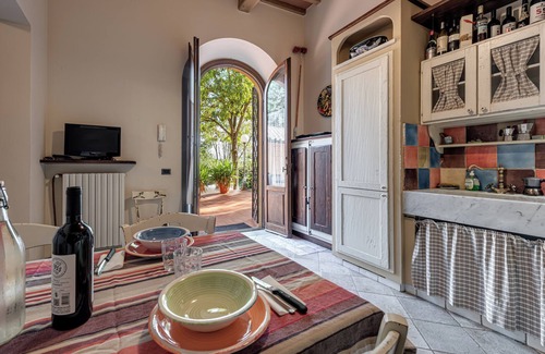 Capraia e Limite Apartment | Apartment 'Certopiano Loft' with Shared Pool, Shared Garden and Wi-Fi