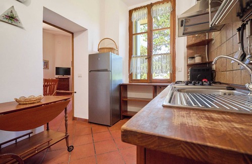 Gavorrano Apartment | Apartment 'Cesari' with Shared Garden