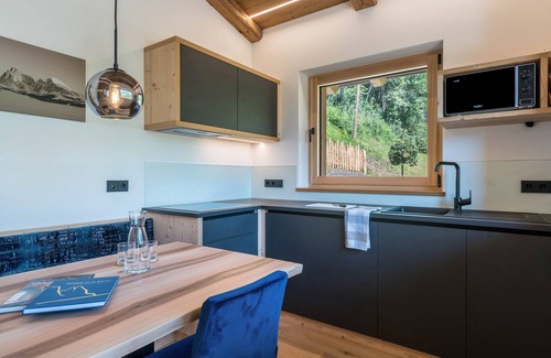 Fie allo Sciliar Apartment | Apartment 'Chalet Kasch Berg' with Mountain View, Private Garden and Wi-Fi