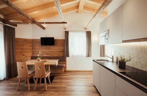 San Genesio Apartment | Apartment "Chalet La Flüta Viola" with Mountain View, Balcony and Wi-Fi
