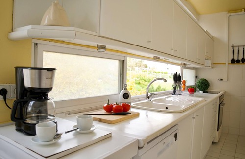 Parede Apartment | Apartment 'Close To The Beach' with Wi-Fi and Air Conditioning