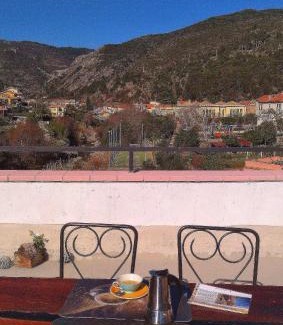 Cisano sul Neva Apartment | Apartment Coffee Time
