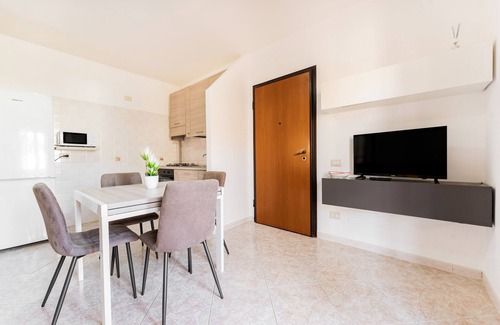 Sestu Apartment | Apartment 'Colombo Rooms' with Balcony and Air Conditioning