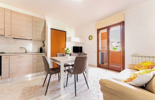 Sestu Apartment | Apartment 'Colombo Rooms' with Balcony and Air Conditioning