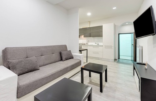 Empoli Apartment | Apartment 'Comfortable Flat In The Center' with Wi-Fi and Air Conditioning
