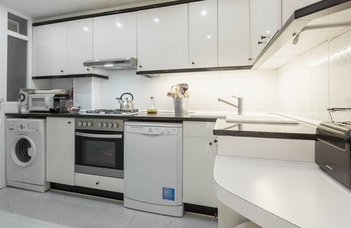 Sant Pol De Mar Apartment | Apartment "Con Piscina y Playa" with Shared Pool & Wi-Fi