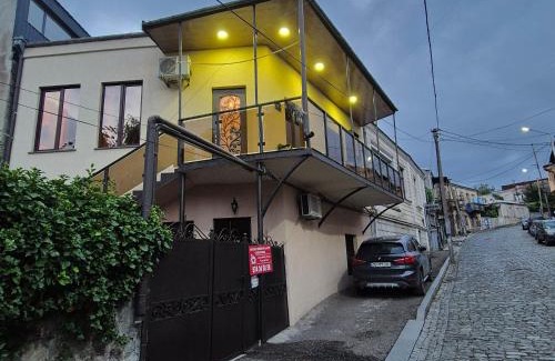 Kutaisi Bed & Breakfast | Apartment Cozy House 1