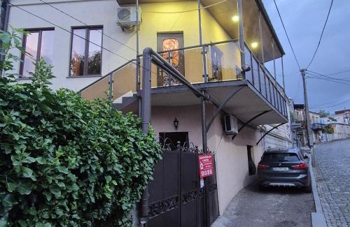 Kutaisi Bed & Breakfast | Apartment Cozy House 1