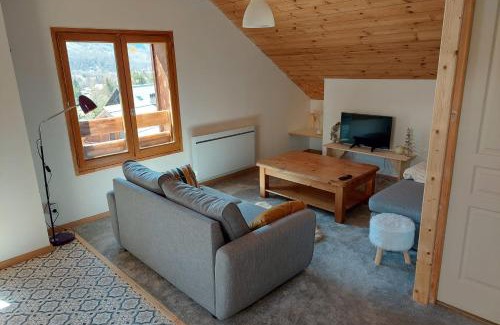 Nevache Apartment | Apartment Croix Carail - Completely renovated in Roubion