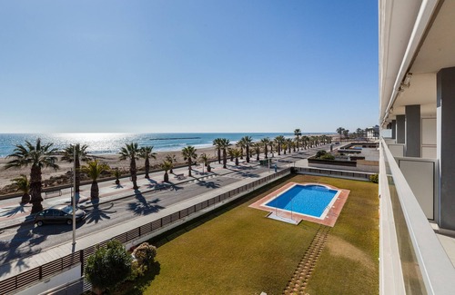 Cubelles Apartment | Apartment 'Cubelles' with Sea View, Wi-Fi and Air Conditioning