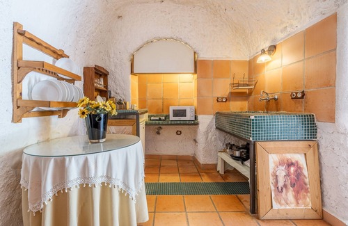 Guadix Apartment | Apartment 'Cueva Mar' with Mountain View, Shared Pool and Wi-Fi