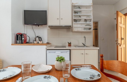 Platis Gialos Apartment | Apartment 'Cyclades Beach 1' with Shared Terrace, Wi-Fi and Air Conditioning