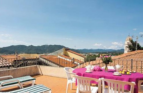 Campochiesa Apartment | Apartment 'Dalia' with Shared Pool, Private Terrace and Wi-Fi
