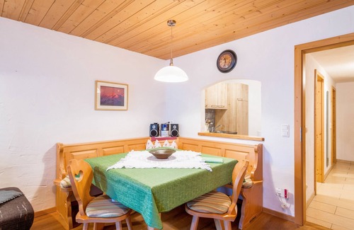 Obergrainau Apartment | Apartment Daniel with Balcony, Mountain View & Wi-Fi
