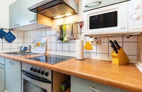Kronsgaard Apartment | Apartment 'dat Rode Huus' - Ferienwohnung' with Private Terrace, Private Garden and Wi-Fi