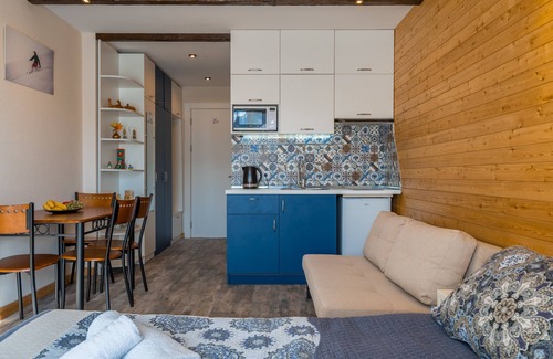 Dusheti Apartment | Apartment decorated with a lots of wood, with breathtaking view on mountain