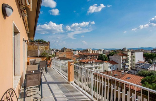 Prato Apartment | Apartment-Designer-Ensuite with Shower