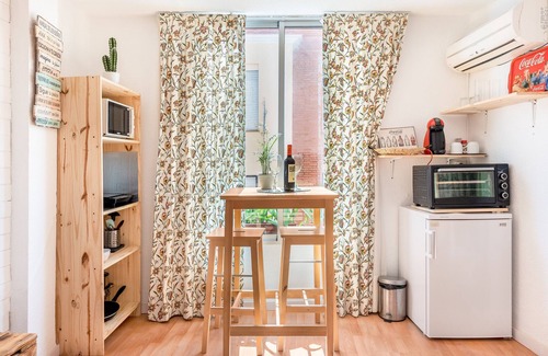 Burriana Apartment | Apartment "Dharma76" with Private Balcony, Wi-Fi and Air Conditioning