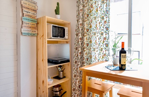 Burriana Apartment | Apartment "Dharma76" with Private Balcony, Wi-Fi and Air Conditioning