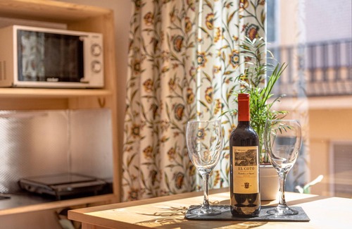 Burriana Apartment | Apartment "Dharma76" with Private Balcony, Wi-Fi and Air Conditioning