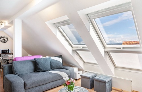 Gudensberg Apartment | Apartment 'Dinas Dach' with Wi-Fi and Air Conditioning