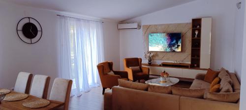 Skaljari Apartment | Apartment Dora
