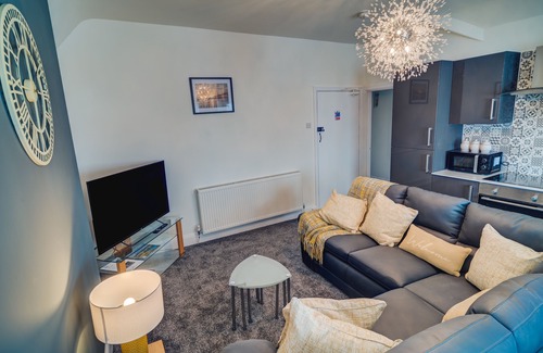 Colwyn Bay Apartment | Apartment Double Ensuite with Shower & Sea View at Beachmount Holiday Apartments
