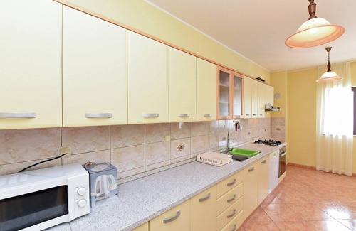 Kastelir-Labinci Apartment | Apartment Dvori with Private Pool