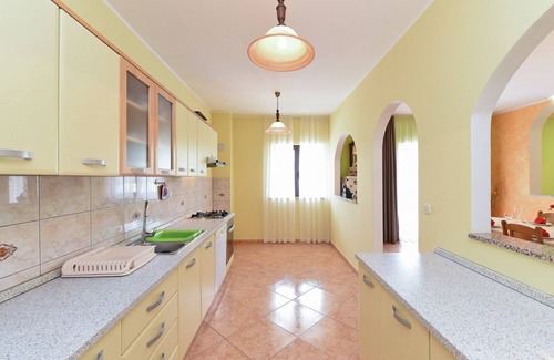 Kastelir-Labinci Apartment | Apartment Dvori with Private Pool