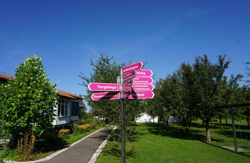 Deggenhausertal Apartment | Apartment 'East' with Shared Garden, Wi-Fi and Air Conditioning