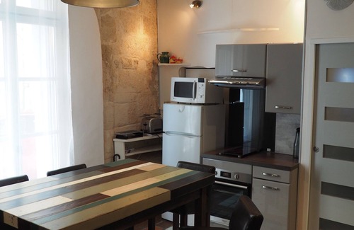 Ecusson Apartment | Apartment Ecusson Center historique Large 3 rooms in a 13th century building