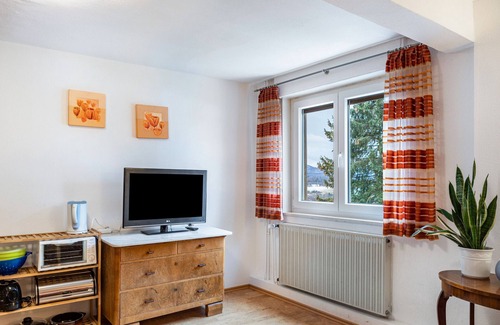 Gersfeld Apartment | Apartment 'Edith' with Mountain View, Shared Garden and Wi-Fi
