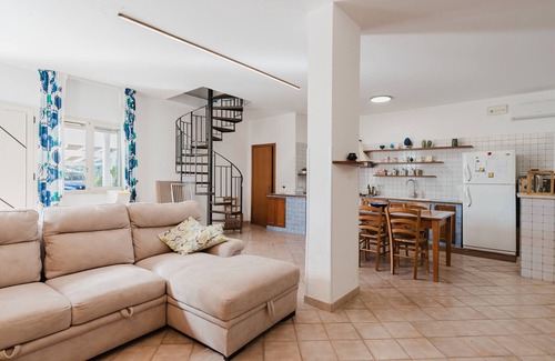Alcamo Apartment | Apartment 'Elena' with Mountain View, Wi-Fi and Air Conditioning