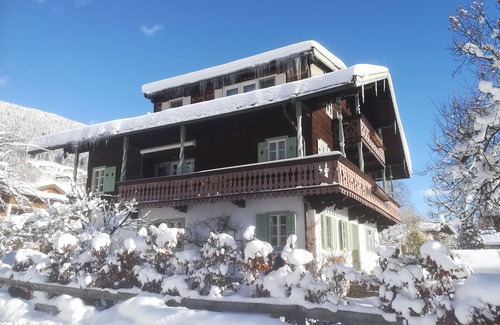Muhlbach im Pinzgau Apartment | Apartment "Emerald" in traditional Austrian wooden chalet