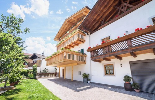 Parcines Apartment | Apartment "Engel Stodl" with Mountain View, A/C, Wi-Fi, Balcony, Sauna & Terrace